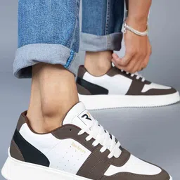 RUN SEVEN Men Colourblocked Lace Up Sneakers image 3