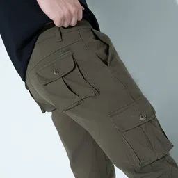 Hubberholme Men Olive Green Slim Fit Stretchable Solid Cargos image 5
