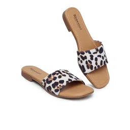 Shoestail Women Printed Open Toe Flats image 5