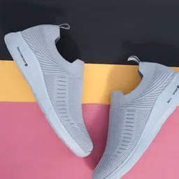 density Walking Shoes For Men image 2