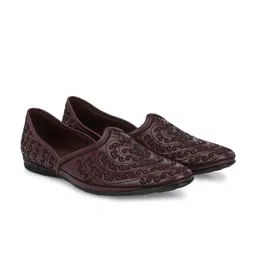 House of Pataudi Men Maroon Textured Mojaris image 2