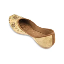 DESI COLOUR Women Embellished Ethnic Mojaris image 3