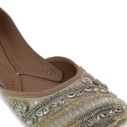 Fulkari Women Beige & Gold-Toned Embellished Ethnic Leather Mojaris image 4