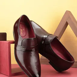 pelle albero Men Textured Leather Slip On Heel Formal Shoes image 1