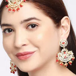 OOMPH Kundan Studded & Beaded Jewellery Set image 5