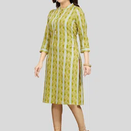 Saree Swarg Mandarin Collar Geometric Kurta image 5