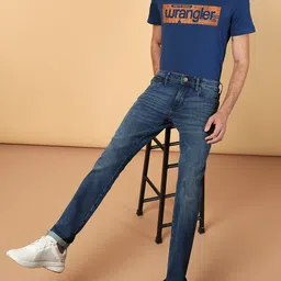 Wrangler Men Skanders Slim Fit Low Rise Clean Look Light Fade Stretchable Jeans-image-69
