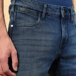 Wrangler Men Skanders Slim Fit Low Rise Clean Look Light Fade Stretchable Jeans image 3