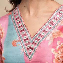 HEEPOSH Women Floral Printed Regular Thread Work Kurta with Trousers & With Dupatta image 2