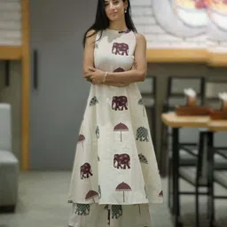 gosriki Women Viscose Rayon Kurta Pant Set image 4