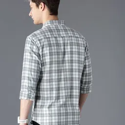 u turn Men Slim Fit Checkered Spread Collar Casual Shirt image 2