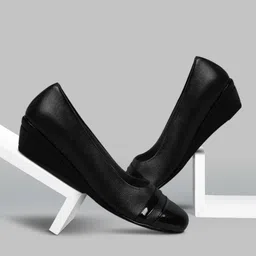 shipee Women Bellies Sandal image 2