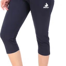 seaprint Women Black Capri image 3