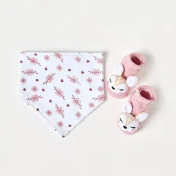 juniors by babyshop Floral Print Bib and Deer Applique Booties Set-picture-17