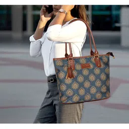 THE CLOWNFISH Blue Ethnic Motifs Printed Bucket Tote Bag with Tasselled image 5