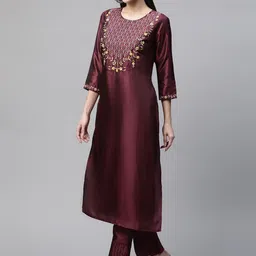Sringam Floral Yoke Design Thread Work Regular Kurta With Trousers image 4