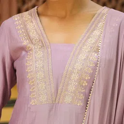 Janasya Women Floral Embroidered Regular Kurta with Trousers & With Dupatta image 2