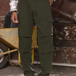 The Roadster Lifestyle Co. Men Olive Pure Cotton Loose-Fit Cargos-picture-16