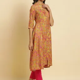 W Floral Printed Mandarin Collar Shantung Kurta With Trousers image 2