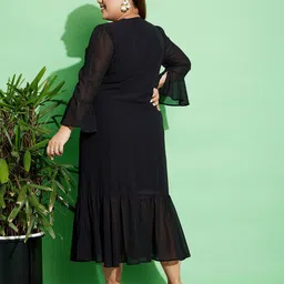 SASSAFRAS Curve Plus Size Bell Sleeves Chain Detail Wrap Dress image 4