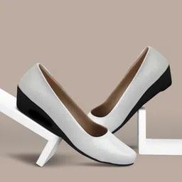 komopt Women Bellies Sandal image 1