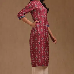 soch Women Printed Viscose Rayon Straight Kurta image 2
