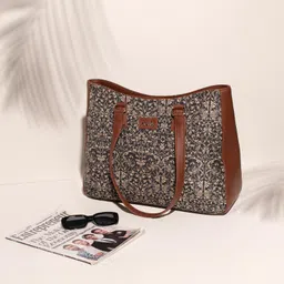zouk Women Black Tote-picture-38