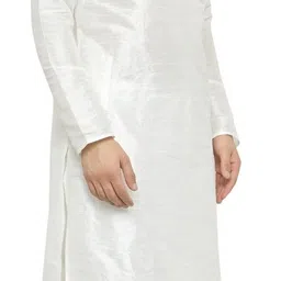 larwa Men Silk Blend Kurta Churidar Set image 3