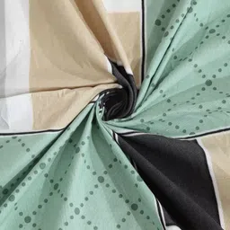 Arrabi Unisex Green Bedsheets image 2