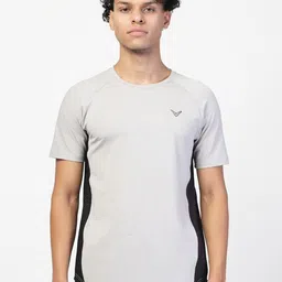 Invincible Men Colourblocked Pockets T-shirt-picture-27