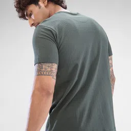 SPYKAR Men Solid Slim Fit T-shirt image 2