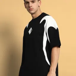WEARDUDS Men Colourblocked Pockets T-shirt image 3