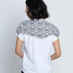 B.Copenhagen Women White Printed V-Neck Extended Sleeves T-shirt image 4