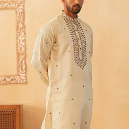 jompers Men Embroidered Cotton Silk Straight Kurta image 3