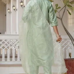 vredevogel Women Silk Blend Kurta Pant Dupatta Set image 2