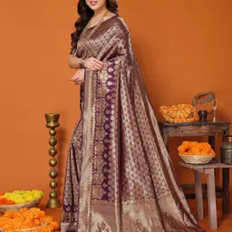 yashika Self Design Kanjivaram Silk Blend Saree image 4