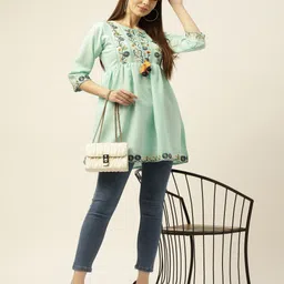 Sangria Women Sea Green Floral Embroidered Floral Kurta image 3