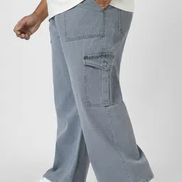Urbano Plus Men Loose Fit Washed Cargo Non-Stretchable Jeans With 6 Pockets image 3