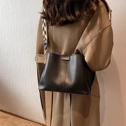 accomade Women Black Shoulder Bag image 3