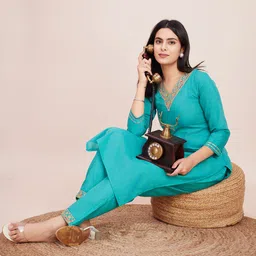 women basket Women Cotton Blend Kurta Pant Set image 1