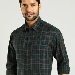 Indian Terrain Men Classic Slim Fit Tartan Checks Opaque Checked Casual Shirt image 3