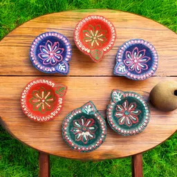 pleasing forest AN_(A_525)_Tealight_Red_Pack Of -6 Candle image 5