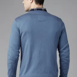 roadster Men Solid V Neck Blue Sweater image 5