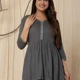 vedana Casual Regular Sleeves Solid Women Grey Top-picture-15