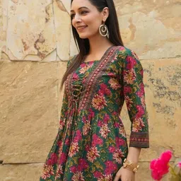 Women Floral Print Viscose Rayon Flared Kurta-image-36