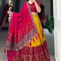 hem selles Self Design Semi Stitched Lehenga Choli image 1
