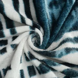 schp Woolen, Velvet Double Flat 240 TC Printed Bedsheet image 3