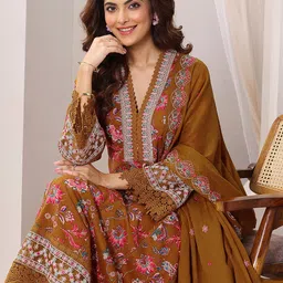 Libas Floral Printed Sequinned V-Neck Panelled Anarkali Kurta with Trousers & Dupatta-picture-2