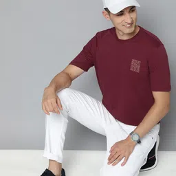 HERE&NOW Men Maroon Pure Cotton T-shirt image 1