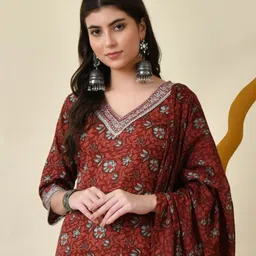 DORIYA Floral Printed Regular Straight Kurta with Trousers & Dupatta-picture-16